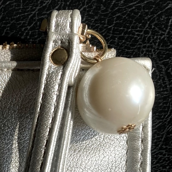 Deux Lux Silver Tone Faux Leather Paris Themed Large Wristlet Wallet Clutch - Picture 8 of 16